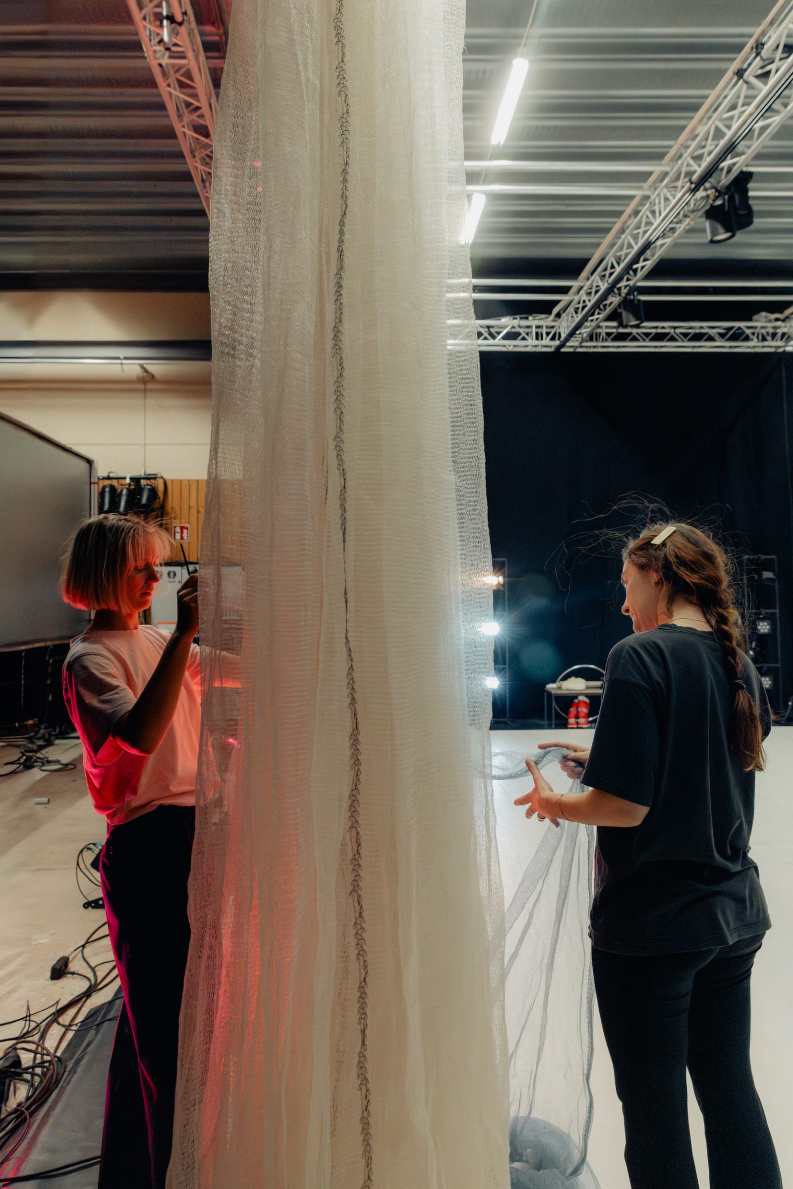 Behind the scenes - Tidens Veckade Egenskaper